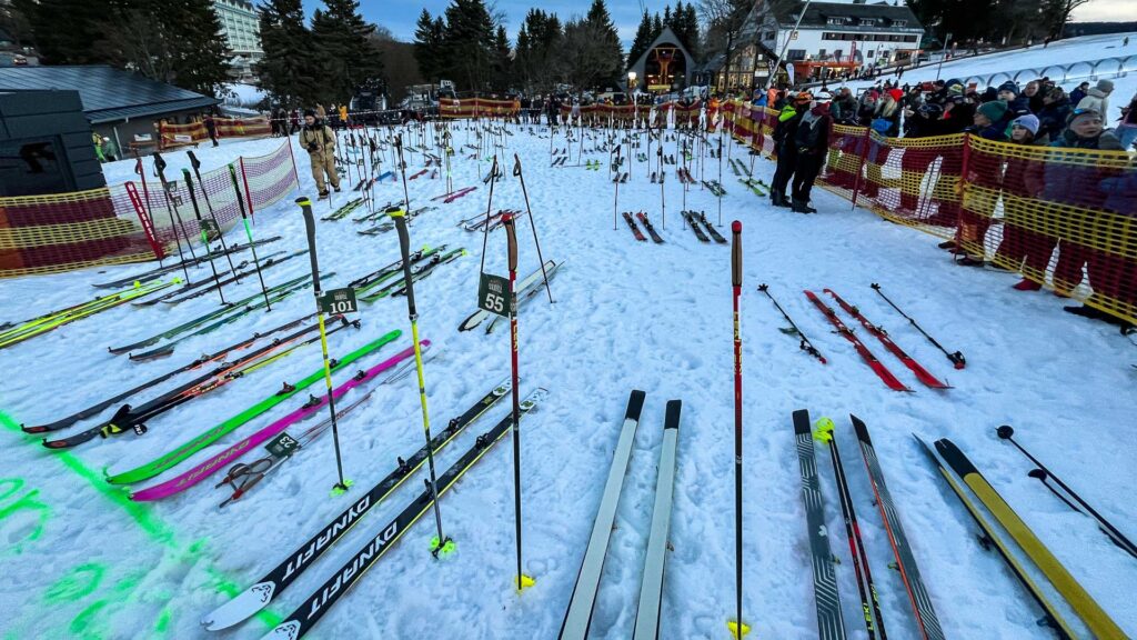 pleanty of Skimo skis in the starting coridor of the skimo race Steigfell Metzelei