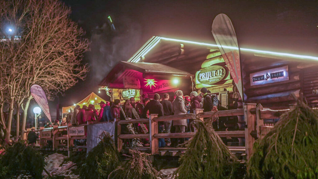 Mountain Shelter in german Erzgebirge with many people partying on the balcony